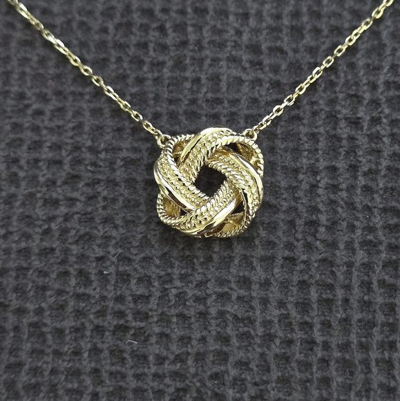 Rachel Zoe Gold💛 Stationary Love♥️ Knot🪢 Pendant Necklace - NWT - Picture 14 of 15